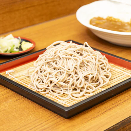 【逗子】茹でたて生麺が名物「浪子そば」2分待つ価値ある“もり”と人気カレー
